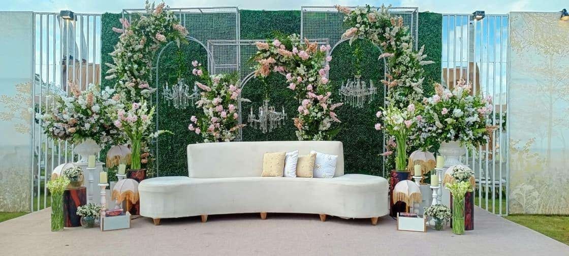 Blush & Botanical Garden